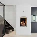 Luxury By Freetown & Canals Apartment *