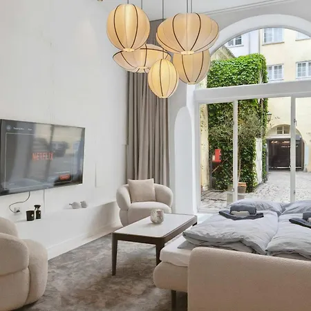 Luxury By Freetown & Canals Apartment