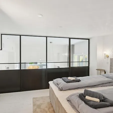 Luxury By Freetown & Canals 아파트 *