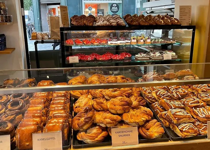 Luxury By Freetown & Canals Apartment *