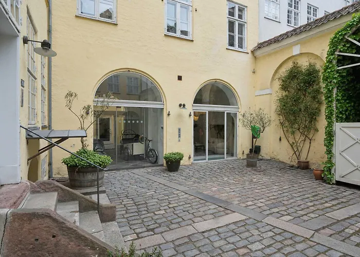 Luxury By Freetown & Canals