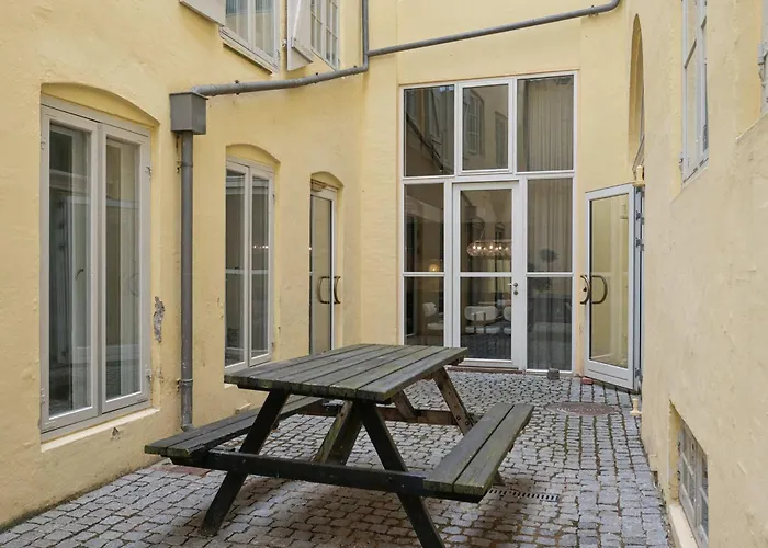 Luxury By Freetown & Canals