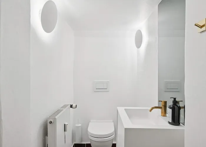 Luxury By Freetown & Canals