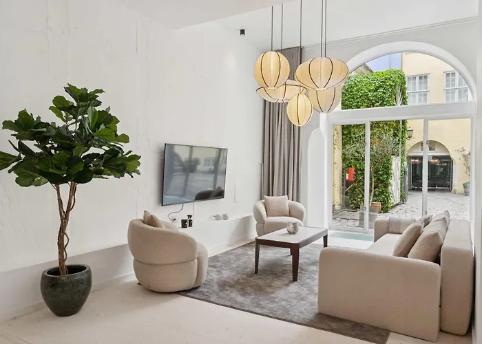 Luxury By Freetown & Canals