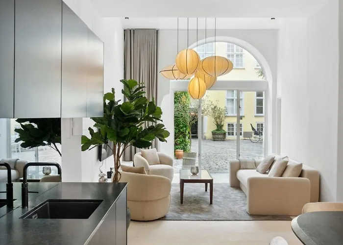 Luxury By Freetown & Canals Apartment